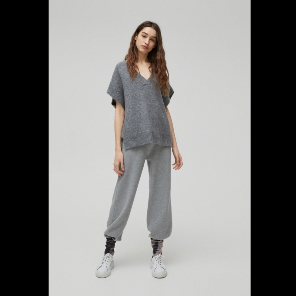 Nwt Pull and bear knitted vest